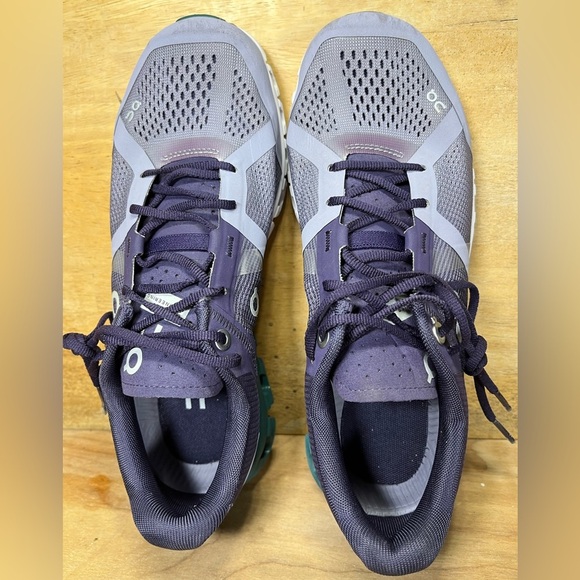 On CloudFlow REFLECTIVE Womens Size 6.5 Running Shoes Sneakers Violet Green - Picture 7 of 11